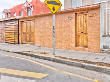 Cómoda casa en venta, cercana a Avenida Pedro Aguirre Cerda