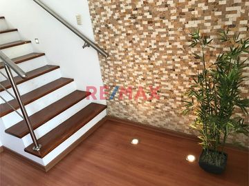 Se Vende Hermoso Duplex En La Molina