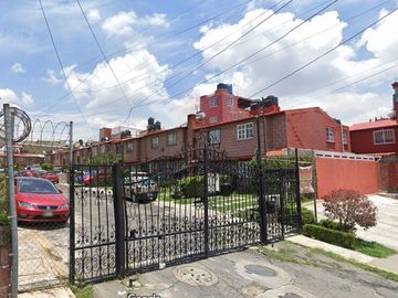 Casa en remate bancario en Los Cantaros, Cdad. Nicolás Romero