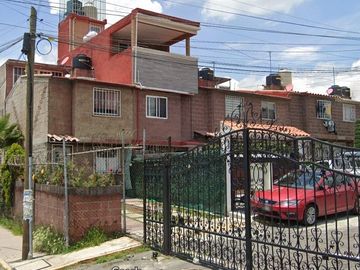 Casa en remate bancario en Los Cantaros, Cdad. Nicolás Romero