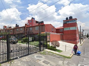 Casa en remate bancario en Los Cantaros, Cdad. Nicolás Romero