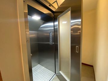 Venta Casa en Urbanización Sector Embajada Americana