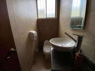 Venta Casa en Urbanización Sector Embajada Americana