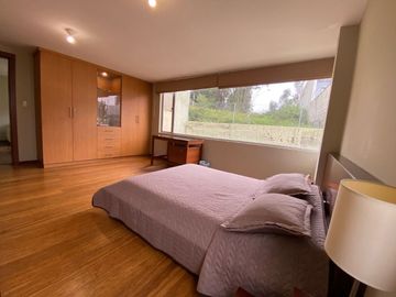 Venta Casa en Urbanización Sector Embajada Americana