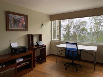 Venta Casa en Urbanización Sector Embajada Americana