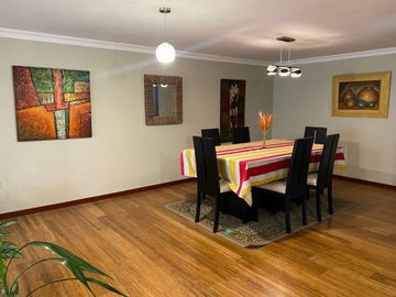Venta Casa en Urbanización Sector Embajada Americana