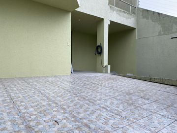 Venta Casa en Urbanización Sector Embajada Americana