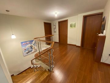 Venta Casa en Urbanización Sector Embajada Americana