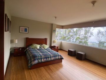 Venta Casa en Urbanización Sector Embajada Americana
