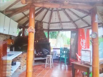 EXCELENTE FINCA VIA A LA MESA CUNDINAMARCA RENTABLE