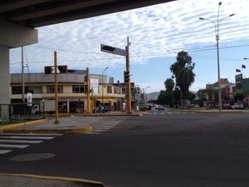 Venta terreno en esquina en la Avenida T. Marsano con Surco