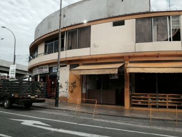 Venta terreno en esquina en la Avenida T. Marsano con Surco