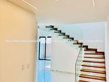CASA EN VENTA  FRACC. ALTOZANO $5,520,000.