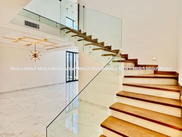 CASA EN VENTA  FRACC. ALTOZANO $5,520,000.