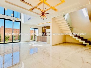 CASA EN VENTA  FRACC. ALTOZANO $5,520,000.