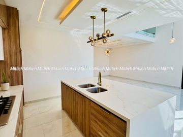 CASA EN VENTA  FRACC. ALTOZANO $5,520,000.