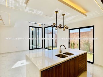 CASA EN VENTA  FRACC. ALTOZANO $5,520,000.