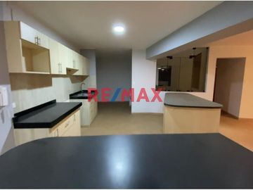 Venta De Departamento En Las Lomas De La Molina