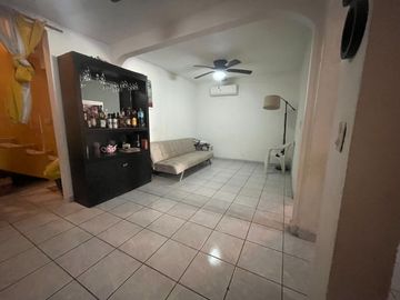 VENDO CASA EN PUERTO VALLARTA, COL. VALLE DORADO, NAYARIT