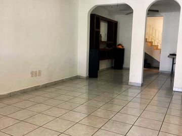 VENDO CASA EN PUERTO VALLARTA, COL. VALLE DORADO, NAYARIT