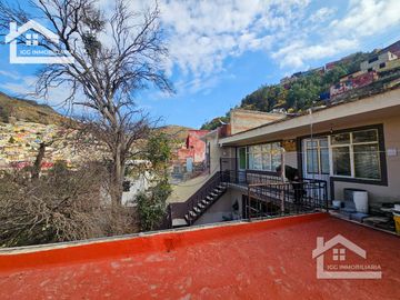 CASA UBICADA EN EL CENTRO DE PACHUCA, BARRIO SAN CLEMENTE PARTE ALTA.