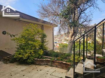 CASA UBICADA EN EL CENTRO DE PACHUCA, BARRIO SAN CLEMENTE PARTE ALTA.