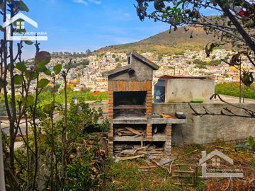 CASA UBICADA EN EL CENTRO DE PACHUCA, BARRIO SAN CLEMENTE PARTE ALTA.