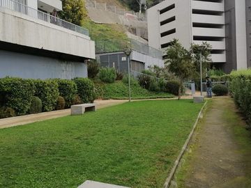 DEPTO 2D 2B CON EST Y BD, SECTOR RESIDENCIAL, CAMINO LOS INGLES VALPO EN $105.990.000