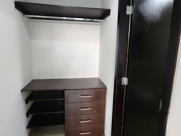 ¡Vendo! Departamento La Vista Towers 2 Dormitorios, Cerca City Mall La Rotonda