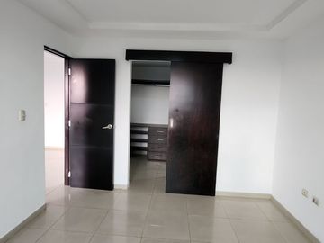 ¡Vendo! Departamento La Vista Towers 2 Dormitorios, Cerca City Mall La Rotonda