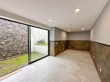 CASA EN ZONA DORADA - VISTA HERMOSA, CUERNAVACA