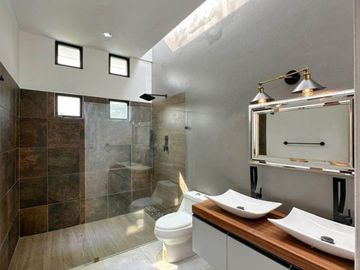 CASA EN ZONA DORADA - VISTA HERMOSA, CUERNAVACA