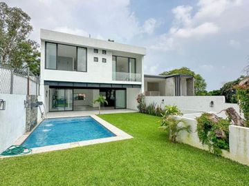 CASA EN ZONA DORADA - VISTA HERMOSA, CUERNAVACA