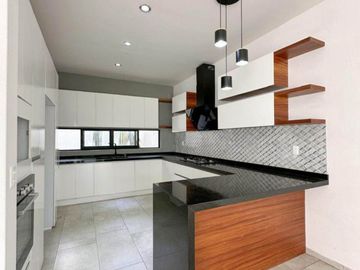CASA EN ZONA DORADA - VISTA HERMOSA, CUERNAVACA