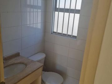 SE VENDE CASA CON EXCELENTE UBICACION COMERCIAL