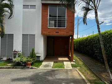 VENTA DE CAS EN CONDOMINIO EL PINO, JAMUNDI (VALLE)