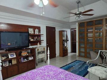 ¡Vendo Casa en Urdesa Central Sector Colegio Santo Domingo de Guzmán!