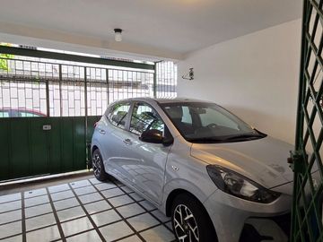 ¡Vendo Casa en Urdesa Central Sector Colegio Santo Domingo de Guzmán!