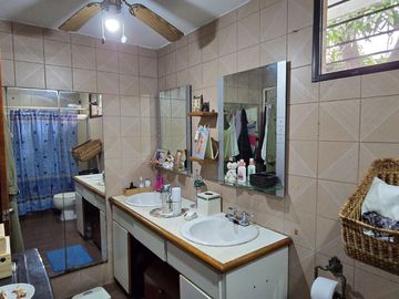 ¡Vendo Casa en Urdesa Central Sector Colegio Santo Domingo de Guzmán!
