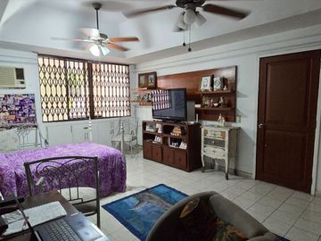 ¡Vendo Casa en Urdesa Central Sector Colegio Santo Domingo de Guzmán!