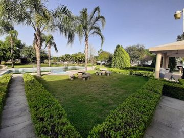 QUINTA EN VENTA EN CADEREYTA JIMENEZ NUEVO LEON, ZONA FRACC PRIVADO REAL DE PALMAS, TERR 2300 m2, A 10 MINUTOS DE AV ELOY CAVAZOS Y C JUAREZ SAN MATEO