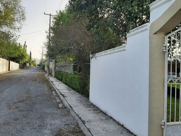 QUINTA EN VENTA EN CADEREYTA JIMENEZ NUEVO LEON, ZONA FRACC PRIVADO REAL DE PALMAS, TERR 2300 m2, A 10 MINUTOS DE AV ELOY CAVAZOS Y C JUAREZ SAN MATEO