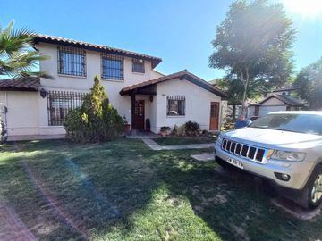Se vende casa , 200 M2 , en condominio Laguna del Sol, Padre Hurtado