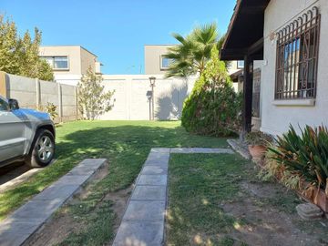 Se vende casa , 200 M2 , en condominio Laguna del Sol, Padre Hurtado