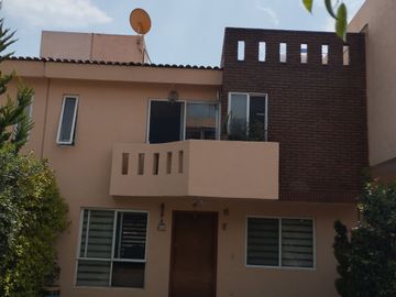 Hermosa casa en Lomas Granjas de Guadalupe junto a Bosques del Lago