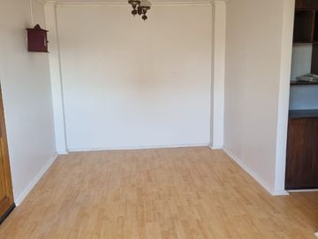 SE VENDE DEPARTAMENTO FRENTE PLAZA PINTO