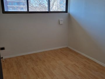 SE VENDE DEPARTAMENTO FRENTE PLAZA PINTO