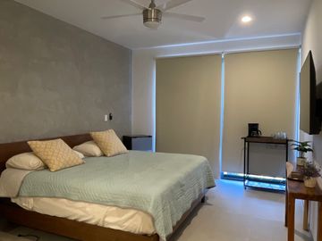 VIVE EL LUJO EN PLAYA DEL CARMEN Y GENERA INGRESOS POR RENTAS VACACIONALES A UNAS CUADRAS DE LA PLAYA