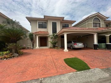 VENTA CASA ESTANCIAS DEL RIO SAMBORONDON