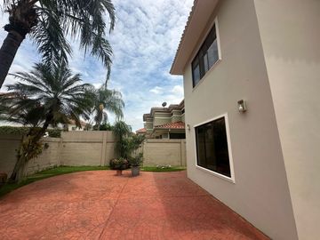 VENTA CASA ESTANCIAS DEL RIO SAMBORONDON